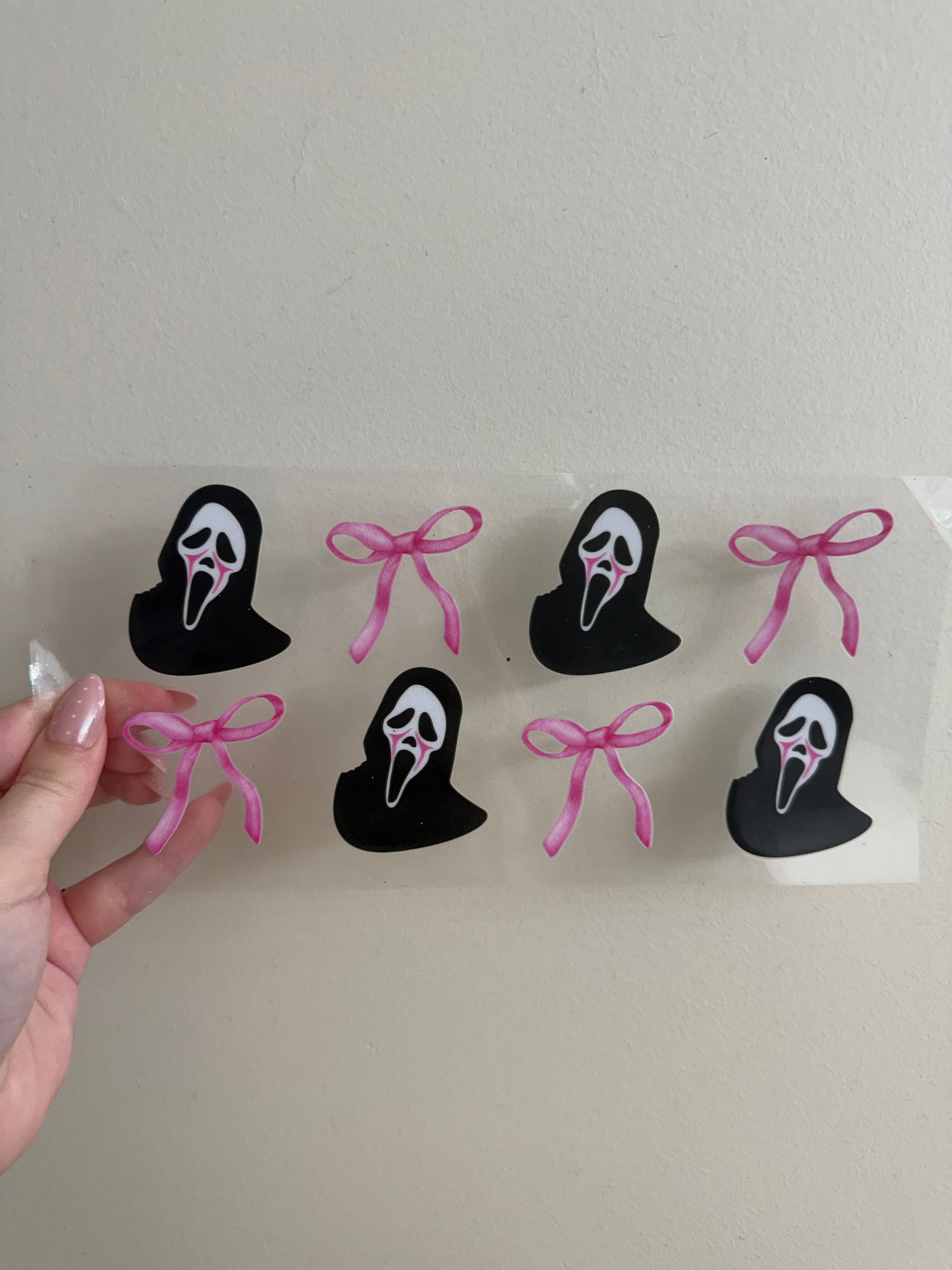 Scream and bows